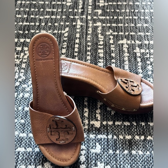 Tory Burch Leather Shoes Wedge Mule Sandals Patti Tan Wooden Platform Heels  8.5 - Picture 3 of 12